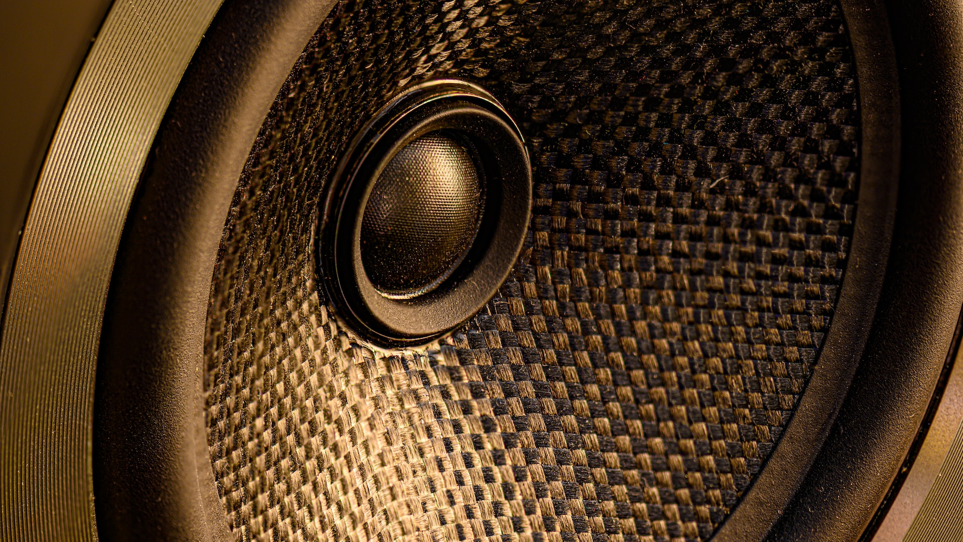 Soundcore Motion 300: A Speaker That Packs a Punch