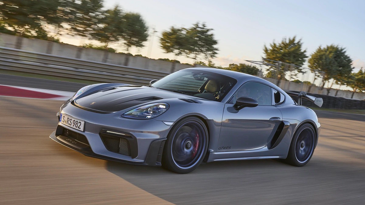 Porsche 718 Cayman vs Rivals: A Mid-Engined Showdown