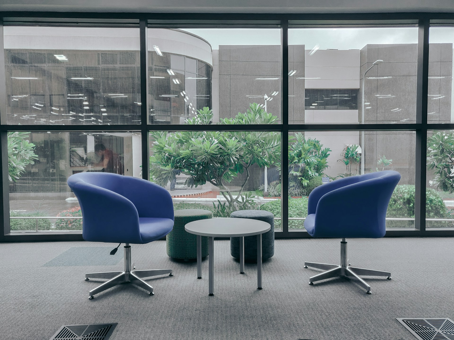 Cross Legged Chair: A New Trend in Office Furniture