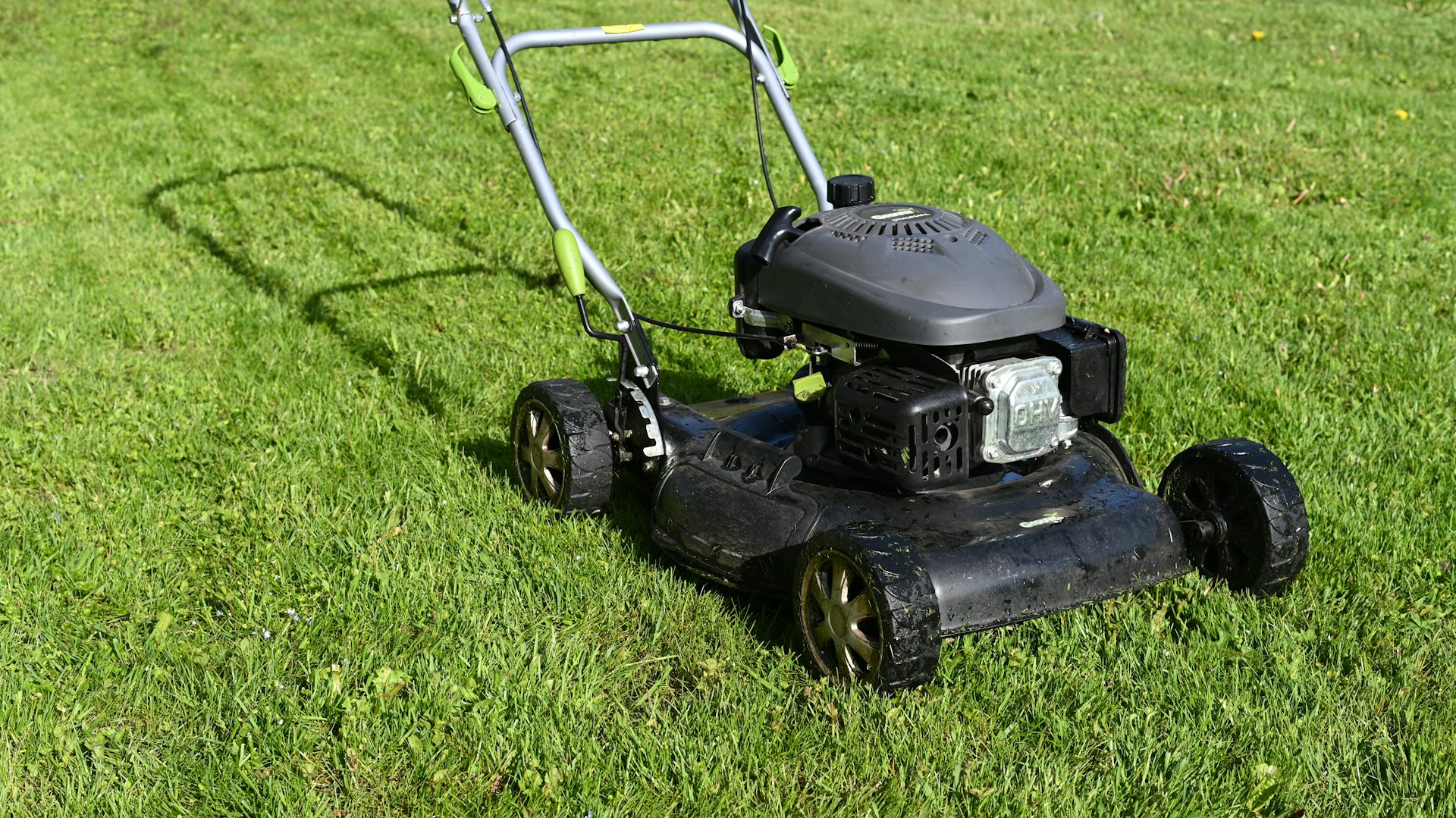 Lawn Mowers Showdown: Which One Reigns Supreme?